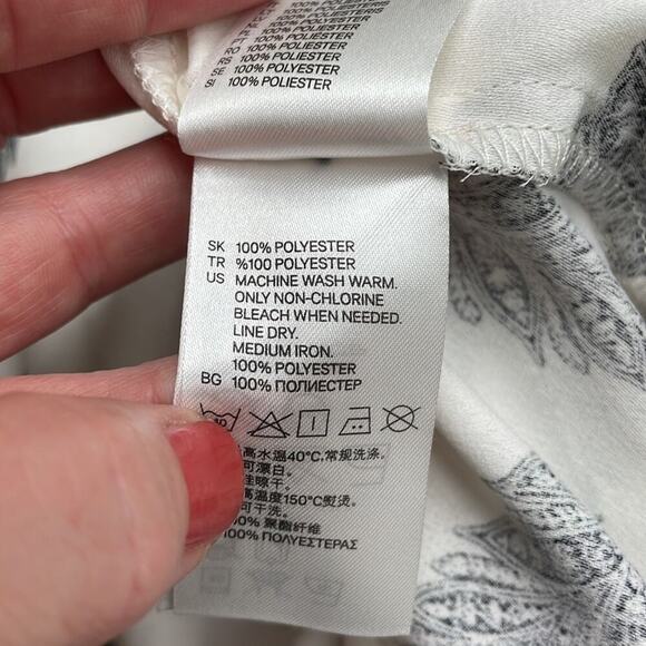 🤩3 for $30 Bundle Deal🤩
H&M feather shift dress - Picture 7 of 7